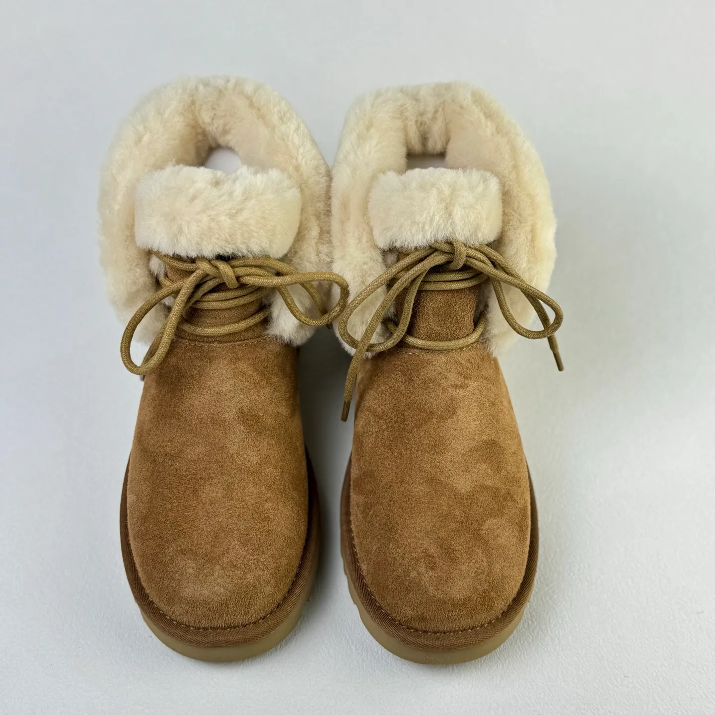The top version in Guangzhou has arrived. Local 💰600 UGG Classic Novelty comfortable and fashionable snow boots for women. Maroon color has arrived.